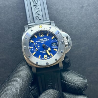 Panerai Submersible Pam00087G aka La Bomba (Rare)