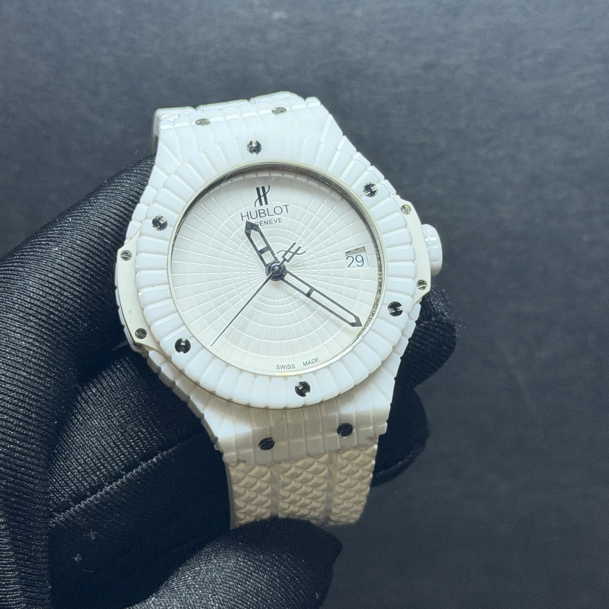Hublot Big Bang White Caviar Ceramic 346.HX.2800.RW